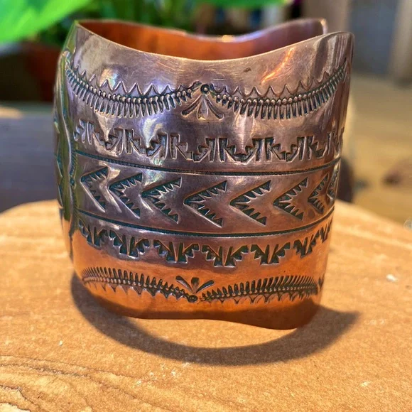 VINTAGE ‼️ NAVAJO SIGNED LARGE COPPER CUFF‼️ - Picture 6 of 13